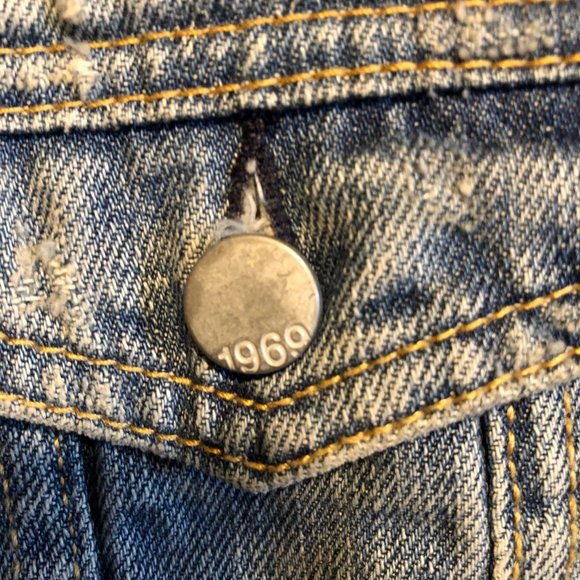 GAP WOMEN' S 1969 CLASS DISTRESSED DENIM JEAN JACKET SIZE EXTRA SMALL  XS NWOT - Picture 3 of 16